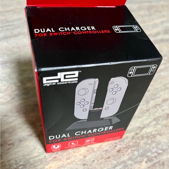 NIB Dual charger for Switch controllers - Picture 13 of 14